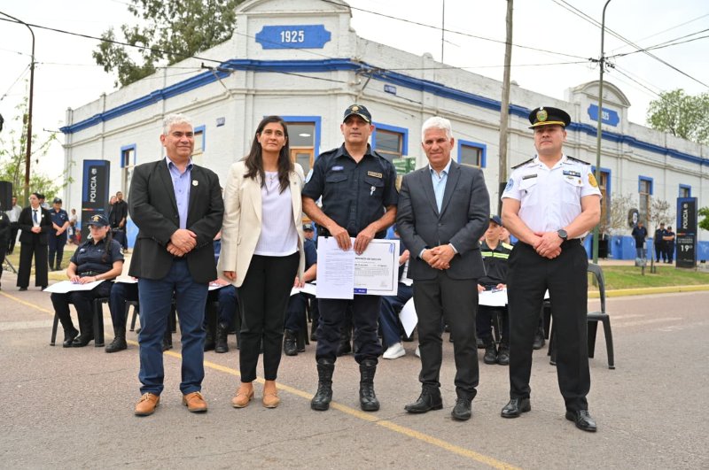 BUENA ESPERANZA FUE ESCENARIO DE LA ENTREGA DE ASCENSOS A 29 POLICÍAS