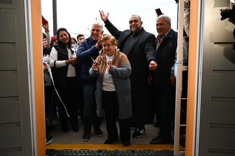 INFRAESTRUCTURA Y COMUNIDAD: INAUGURARON EL RENOVADO SUM DEL BARRIO VIVA SAN LUIS