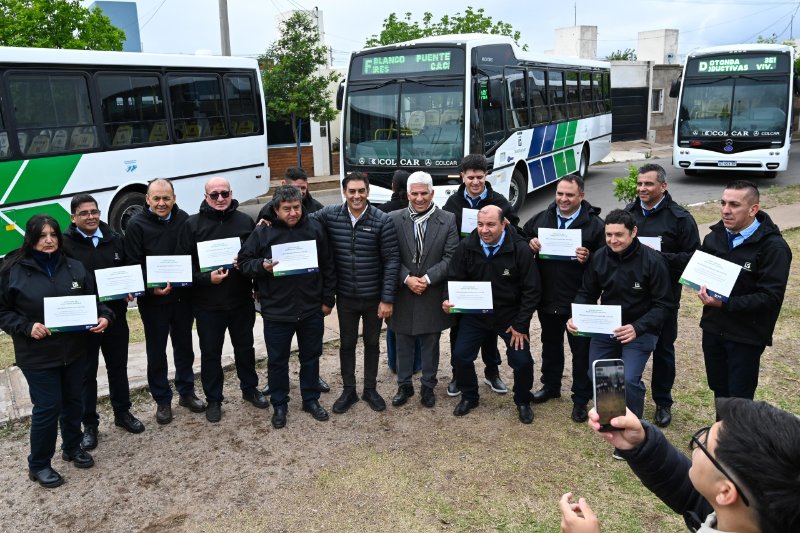 POGGI ACOMPAÑÓ AL INTENDENTE DE LA CAPITAL EN LA PRESENTACIÓN DE OTROS SEIS NUEVOS COLECTIVOS