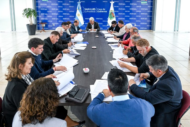 EL GOBIERNO Y 14 MUNICIPIOS INVERTIRÁN MÁS DE $1.500 MILLONES EN OBRAS PÚBLICAS