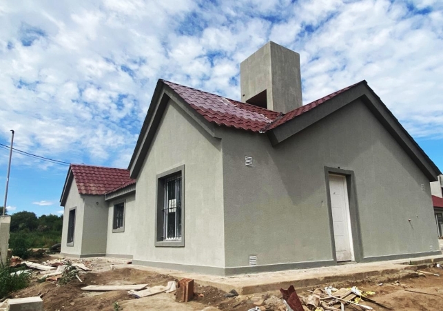TRABAJAN EN LOS ÚLTIMOS DETALLES EN LAS VIVIENDAS DE VILLA DE MERLO