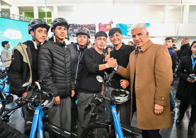 CASI 200 ESTUDIANTES DE VILLA MERCEDES RECIBIERON SUS BICICLETAS TUBI 2026