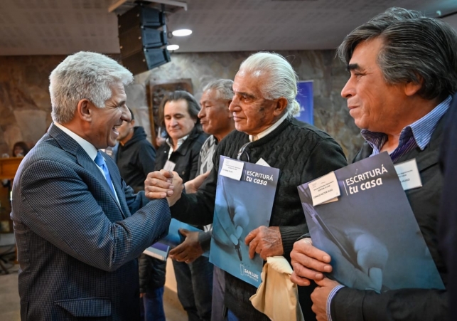 EL GOBERNADOR CELEBRÓ JUNTO A MÁS DE 80 FAMILIAS UNA NUEVA ENTREGA DE ESCRITURAS